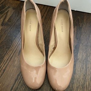 Nine West “strength” nude faux patent leather pumps